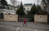 Посольство России в Чехии "переехало" с площади Немцова