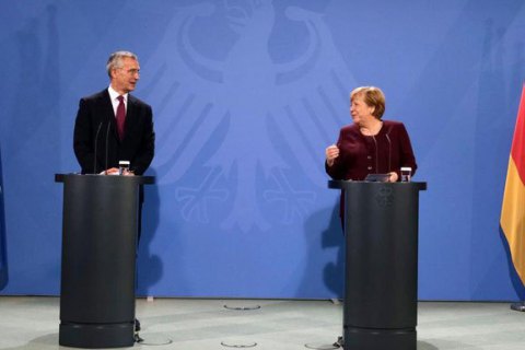 Йенс Столтенберг: НАТО внимательно следит за ситуацией с российскими войсками возле Украины