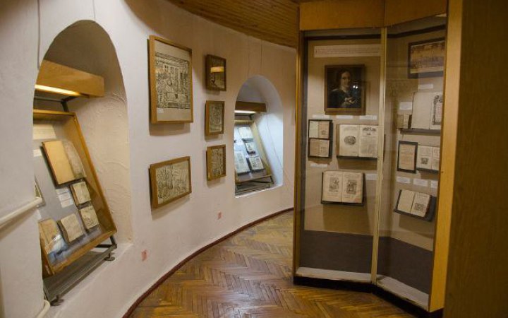 Музею книги та друкарства в Острозі передали рідкісні книги