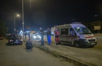 В Киеве на Окружной из машины выбросили мужчину с перерезанным горлом