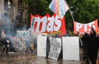 У Буенос-Айресі студенти та опозиція протестували проти скорочення витрат в освіті. Відбулися сутички з поліцією