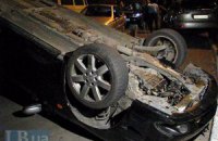 ДТП в Киеве: юноша в свой день рождения перевернул родительский Nissan