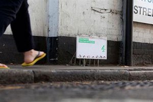 В Лондоне установили рекламу для лилипутов