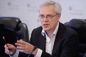 Украинцев пугают долларом по 25 грн