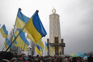 Яценюк с Тягнибоком пришли помолиться за жертв Голодомора