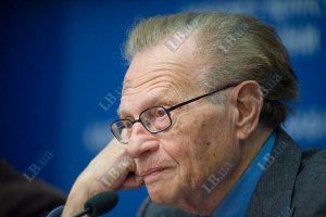 Ларри Кинг: Азарову искренне жаль Тимошенко