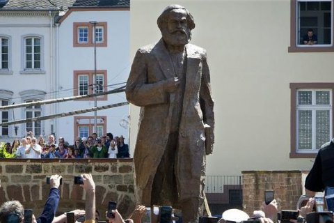 В Германии открыли подаренный Китаем памятник Карлу Марксу 