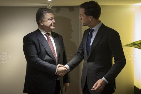 Порошенко в Давосі обговорив з прем'єром Нідерландів ратифікацію УА