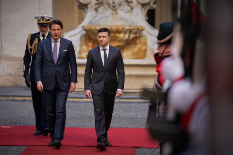 Зеленский обсудил с Конте возвращение в Украину нацгвардейца Маркива