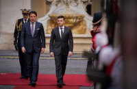 Зеленский обсудил с Конте возвращение в Украину нацгвардейца Маркива