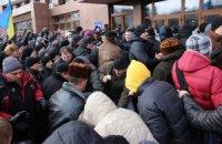 В Івано-Франківську люди захопили ОДА (оновлено, додано фото)