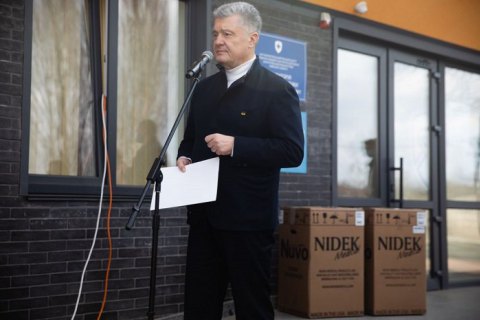 Порошенко передал кислородные концентраторы в больницу на Киевщине 
