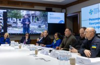 Пріцкер відвідала засідання президії Конгресу місцевих та регіональних влад. Говорили про відбудову Київщини