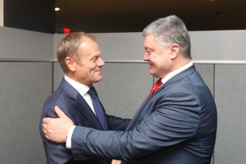 Порошенко закликав Туска посилити тиск на Росію