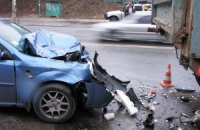В  Киеве легковушка протаранила «МАЗ»