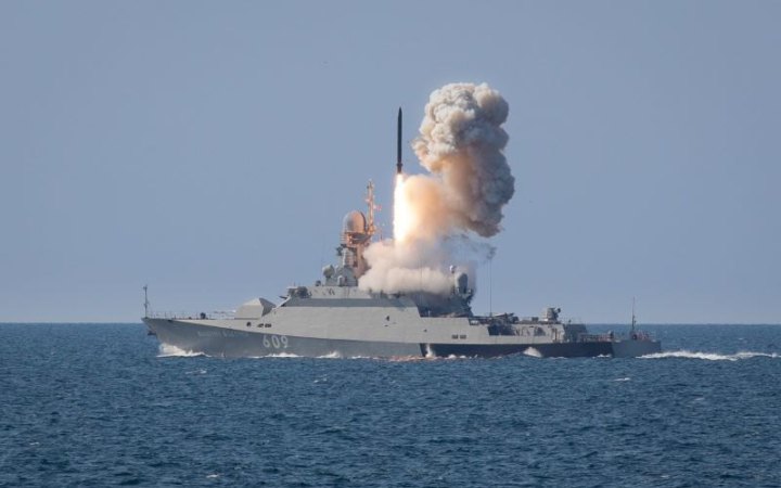 Росія вивела у Чорне море три ракетоносії
