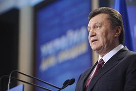 Рейтинг Януковича снизился почти вдвое
