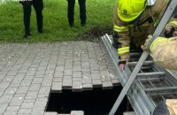 В Одесі дитина провалилася під тротуарну плитку на 4 метри