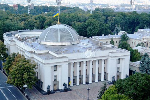 В Раду проходят четыре партии, еще две - на грани, - соцопрос