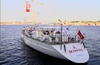 Украинцы с яхты "Скорпиус" экономят топливо