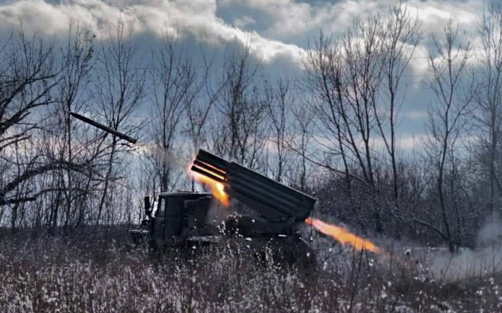 Ворог не полишає спроб оточити Авдіївку, – Генштаб