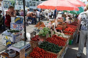 Цены на овощи и фрукты обвалились на 15%