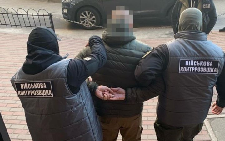 Посадовець Київської ОВА під виглядом капелана планував шпигувати за українськими десантниками, – СБУ
