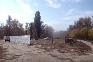 В Полтавской области на пляже строят АЗС