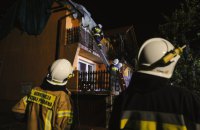 Польщею прокотилася негода: зірвані дахи, поламані дерева