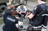 Киевские правоохранители нашли оружие в квартире, из которой выпал ребенок 