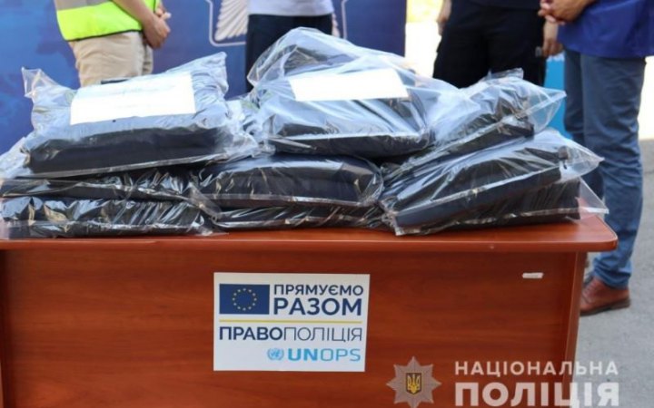 Українські поліцейські отримали спеціальну уніформу від Євросоюзу