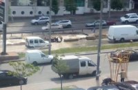 Возле Голосеевской РГА в Киеве прорвало трубу
