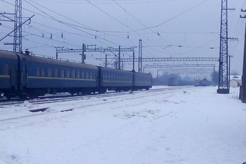 Поезд Киев-Ужгород опоздал на час из-за подозрительной сумки на путях
