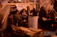 На Майдане митингуют около 2 тысяч человек