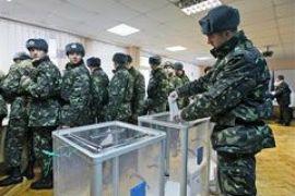 Военнослужащих и заключенных лишили права голоса 