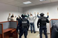 Кіберполіція викрила колекторську фірму, яка шантажувала боржників порнографією