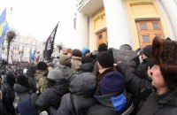 В Виннице люди ворвались в облсовет