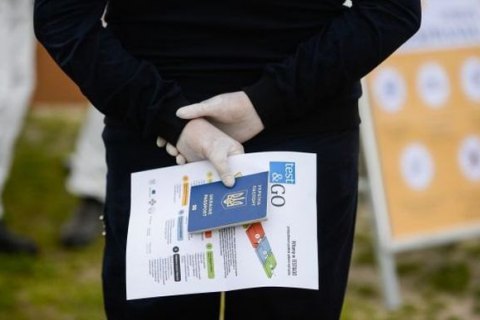 Поліція вилучила майже 200 підроблених COVID-документів за тиждень