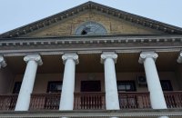 Під час нічної атаки Росії в Києві постраждала будівля Музею української діаспори