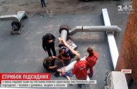 Двое подозреваемых выпрыгнули с третьего этажа суда в Днепре