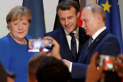 Макрон сподівається найближчим часом отримати згоду Путіна на глобальне припинення вогню