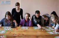 «Вихователі самі купували дітям цигарки і казали: «Оленко, ви не розумієте, інакше він утече»