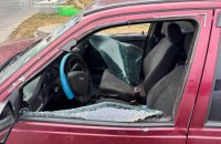 Росіяни атакували дроном цивільне авто, яке зупинилося на світлофорі: постраждали дві людини
