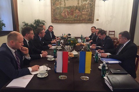 Украина согласилась снять мораторий на эксгумацию поляков