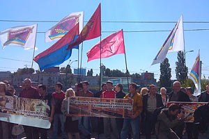 Акция протеста железнодорожников оказалась немногочисленной и не совсем железнодорожной