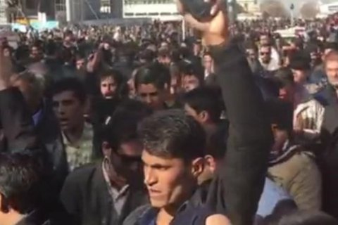 В Иране вспыхнули массовые протесты против повышения цен, полиция применила силу (обновлено)