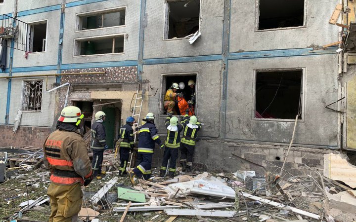 У Запоріжжі врятували 10 людей з-під завалів знищеної росіянами багатоповерхівки