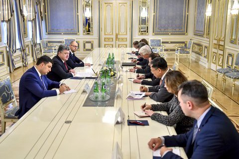 Порошенко пообещал послам G7, что министры-реформаторы останутся в Кабмине