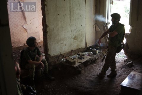 С начала суток на Донбассе ранены двое военнослужащих