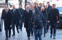 Оппозиция пришла к Азарову требовать отставки Президента (ДОБАВЛЕНЫ ФОТО)